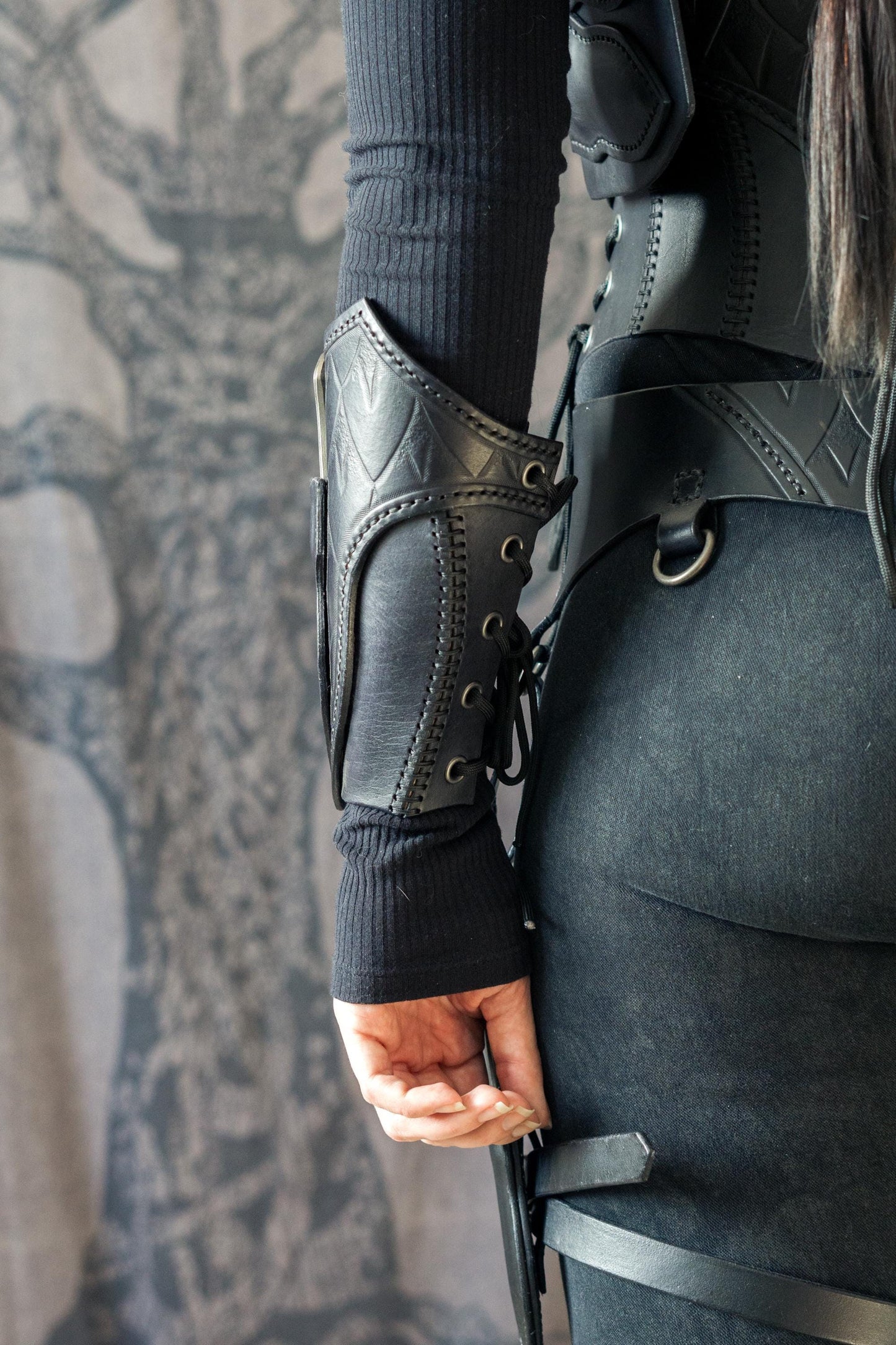 Bracers with knife sheath - Dragon rider armour