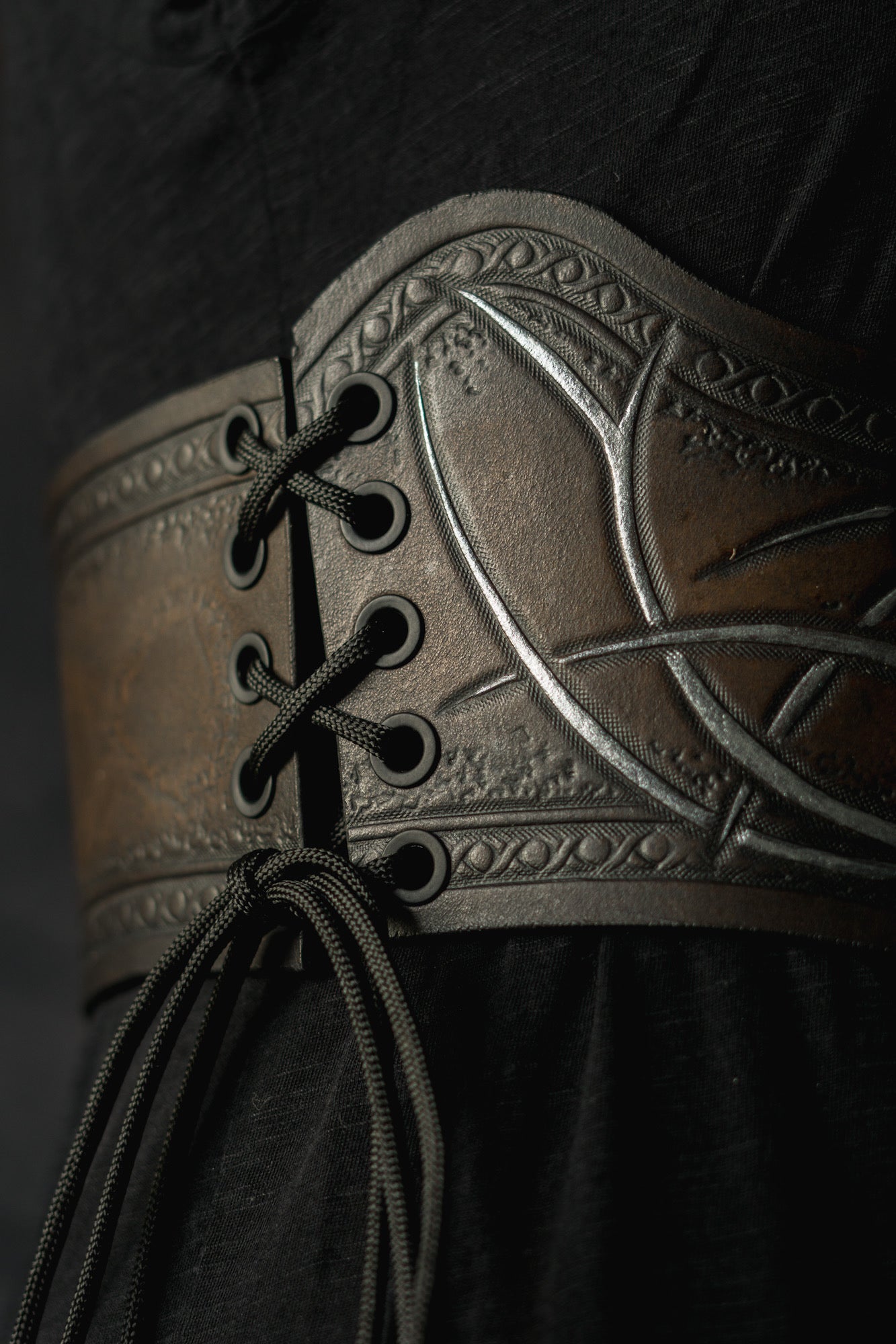 Dark elven belt with labradorite stone