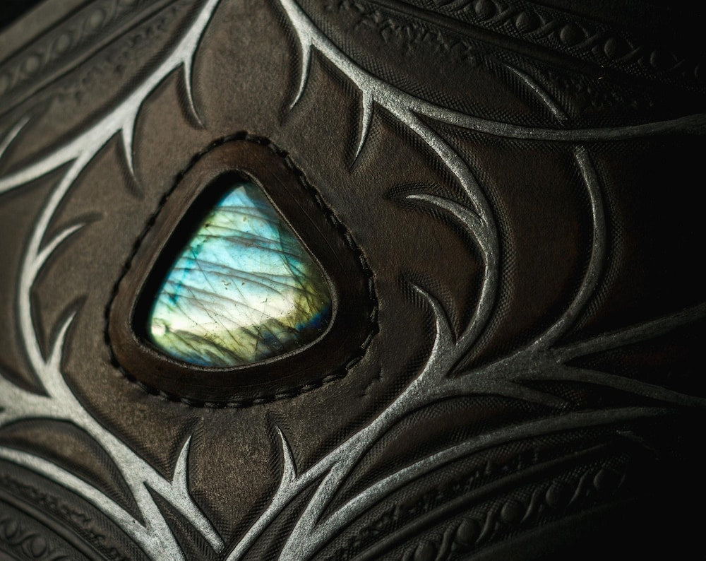 Dark elven belt with labradorite stone